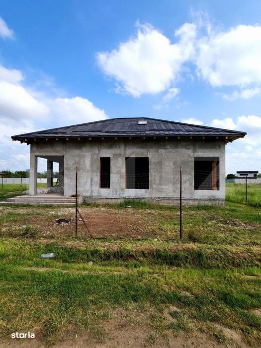 Casa P + M la rosu,Craiova, zona Tancodrom, cu posibilitate de finisar