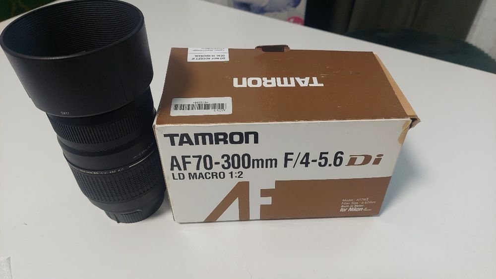 Obiectiv Tamron 70-300, montura Nikon