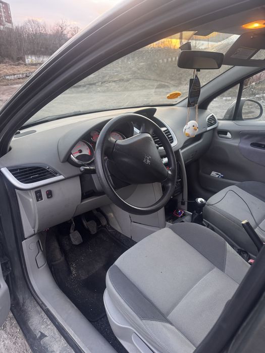 Vand peugeot 207 1.4 benzina 90 de cai