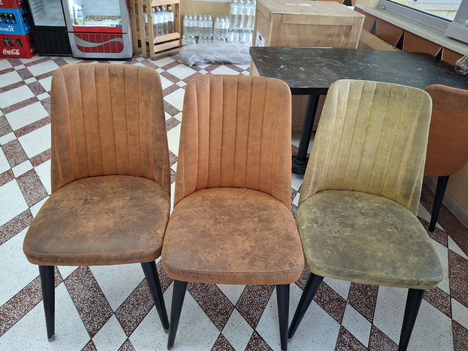 Продавам маса със столове