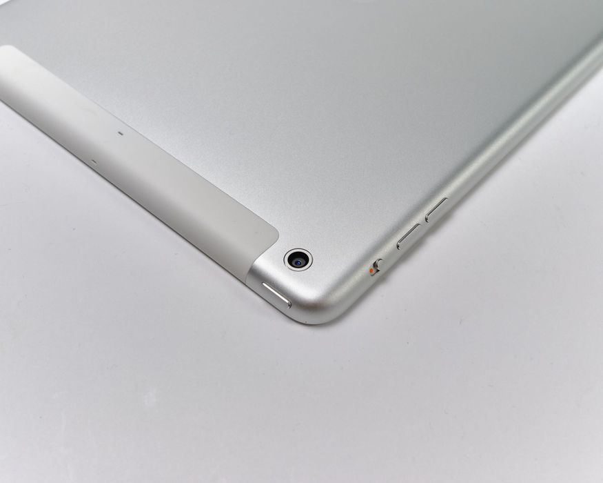 iPad Air 2 9.7” – 64GB / Wi-Fi + Cellular / Silver много запазен