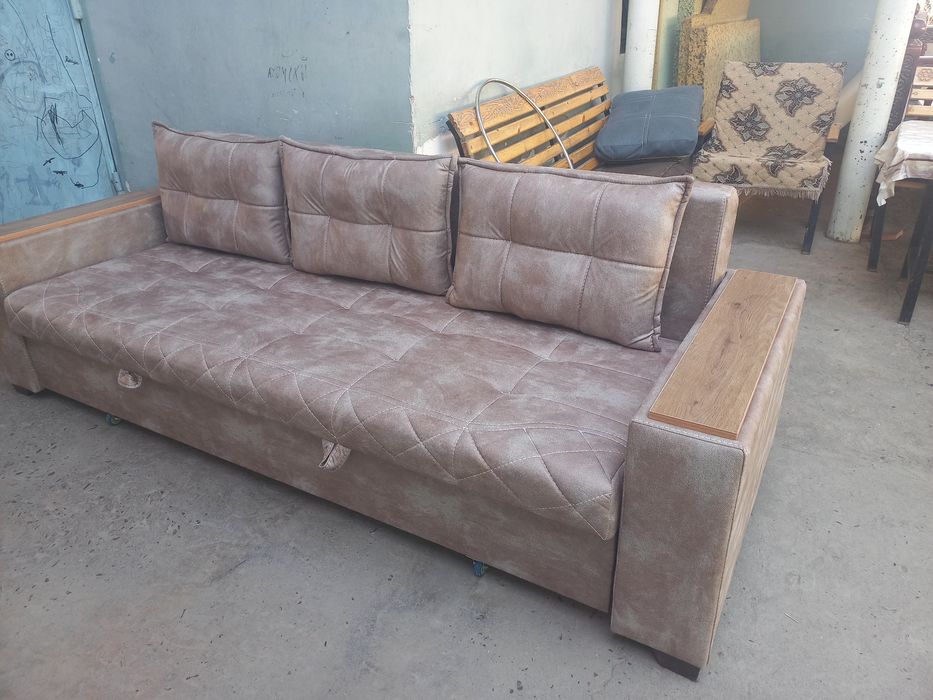 Divan razmer 2.40 m
