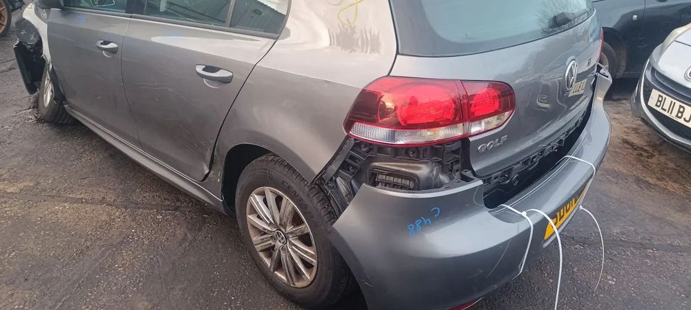 Dezmembrari / Dezmembrez Volkswagen Golf 6 (5K1) 1.6 TDI CAYC cutie viteze manuala cod culoare LA7T