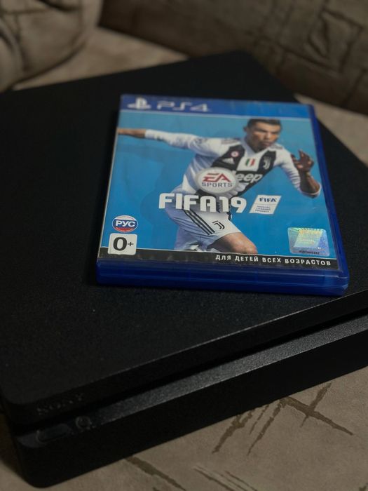 Sony playstation 4 slim