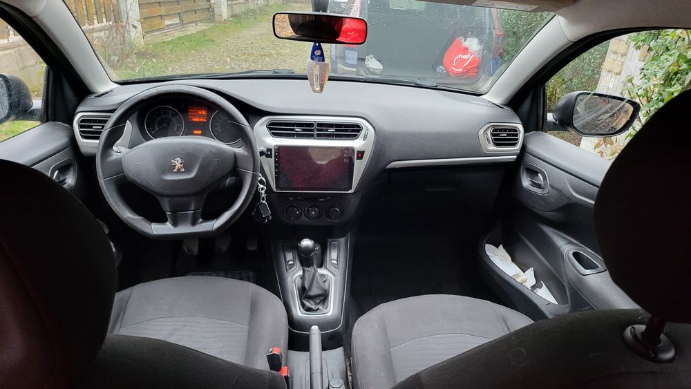 Vând Peugeot 301