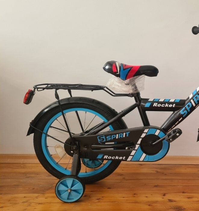 Детски велосипед с помощни колела