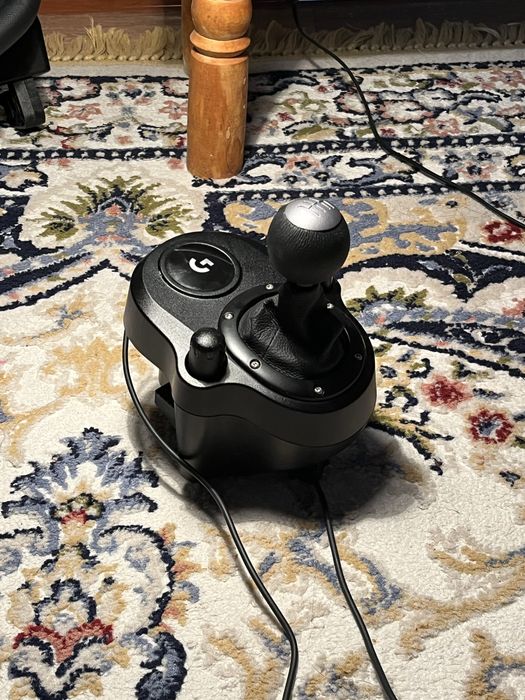 Logitech G923 новый не много исползвал