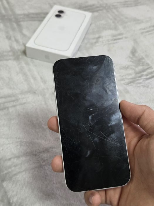 Продам айфон 16 с коробкой