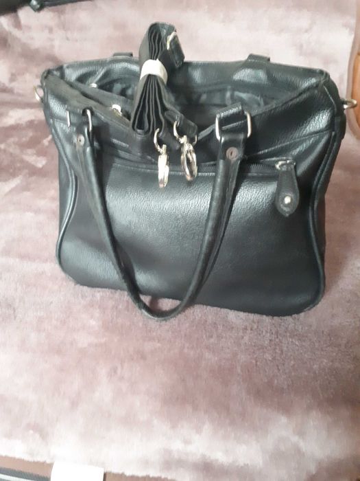 Geanta  neagră pentru dama ,cu fermoare de mână  și de umar