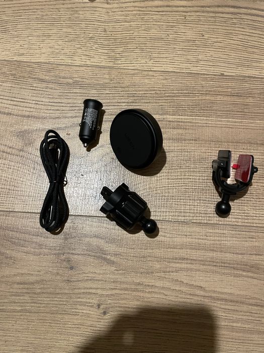 Încărcător wireless Qi 25W si ventilator de răcire