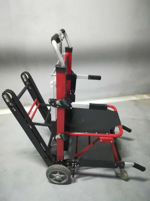 Гусеничный лестничный подъёмник для инвалидов с креслом ступенькоход.