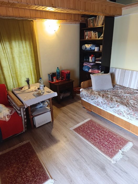 Casa de vanzare cu pivnita.