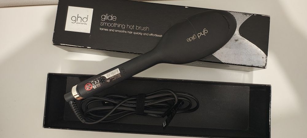 Vând perie profesionala   GHD Glide
