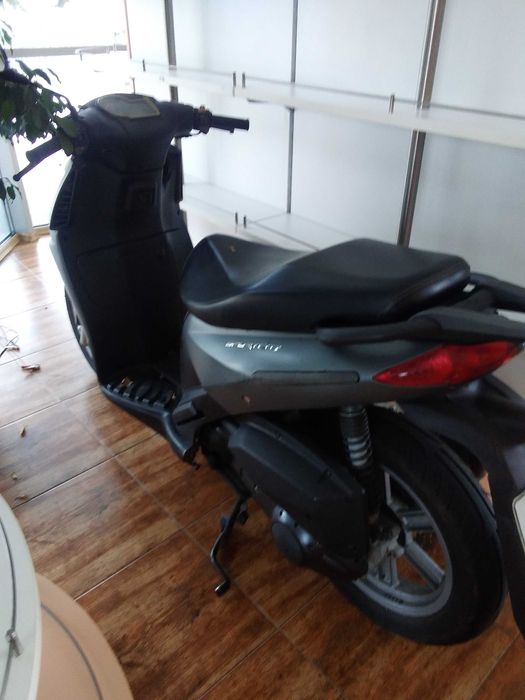 Продавам мотор Априлия спортсити