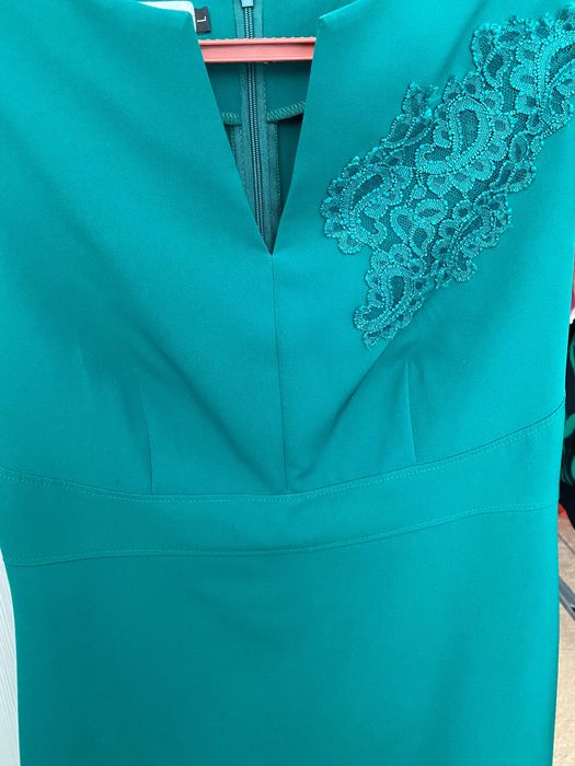 Нарядное женское платье