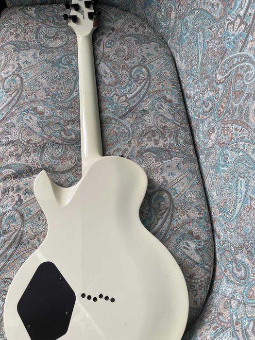 гитара Cort Z44, корпус и гриф из красного дерева, очень злая!