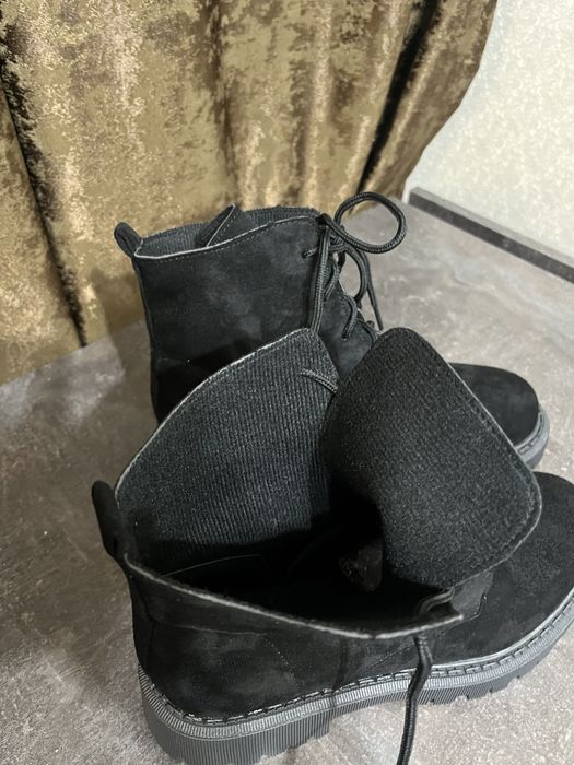 Продам ботинки женские осенние