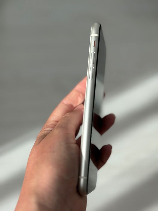 БЕЗ забележка Iphone 11 64 GB БЯЛ