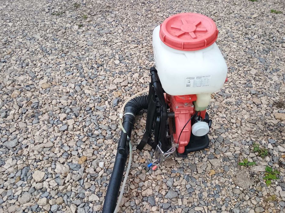 Продавам бензинова моторна пръскачка Raider RD-KMD01