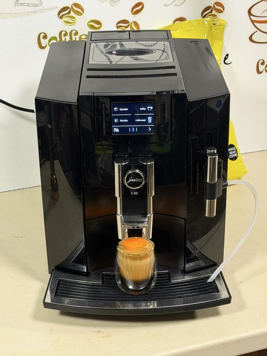 Кафемашина кафе автомат JURA E8 с гаранция