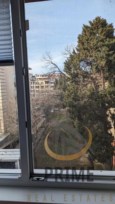 Дава се под наем Тристаен апартамент в Бургас, Център - 92 кв.м за 561 € - Снимка #3