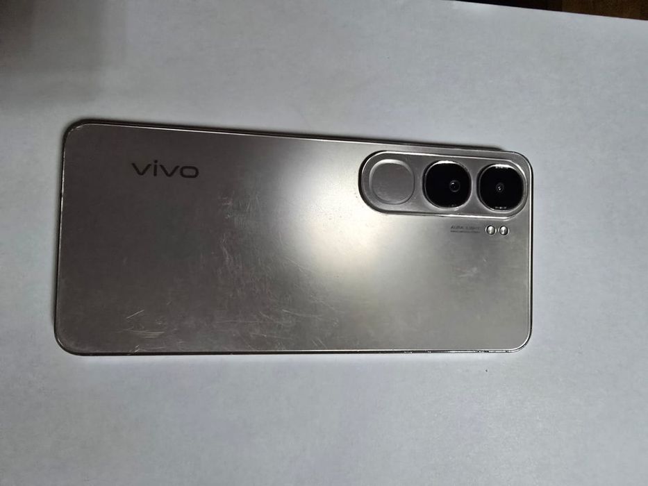 Продам Vivo v40 Lite