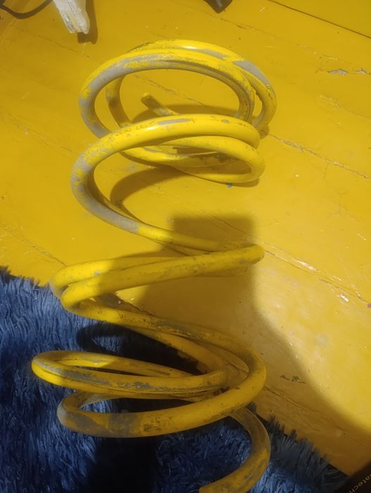 Продам стойки амортизатора и пружины