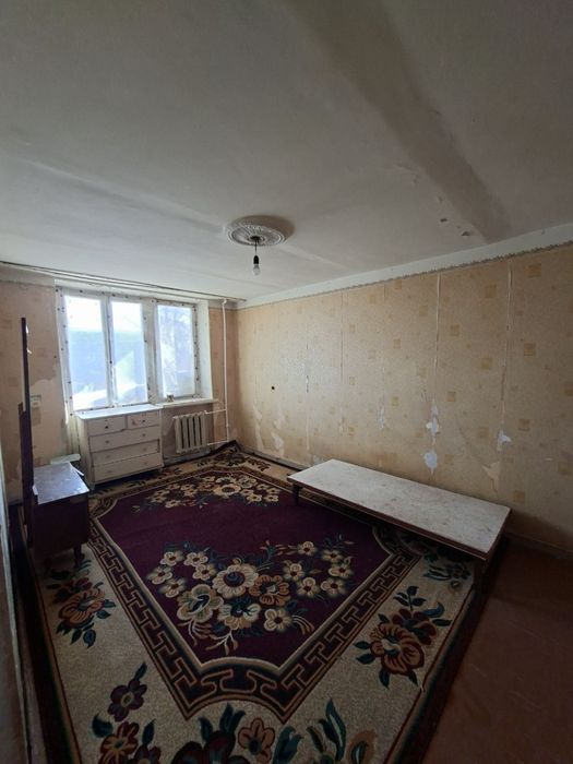 Чирчик шахар 
Детиский банетсани ёнида 
#1-хона 2-этаж 
Квартира иж