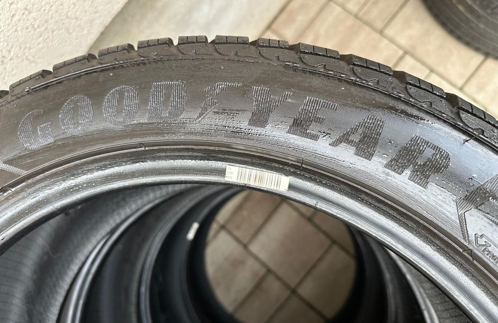 Set anvelope /cauciucuri iarna 245/45/18 Good/Year Runflat