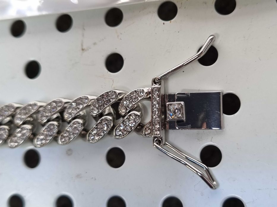 Мъжки гривни с камъни