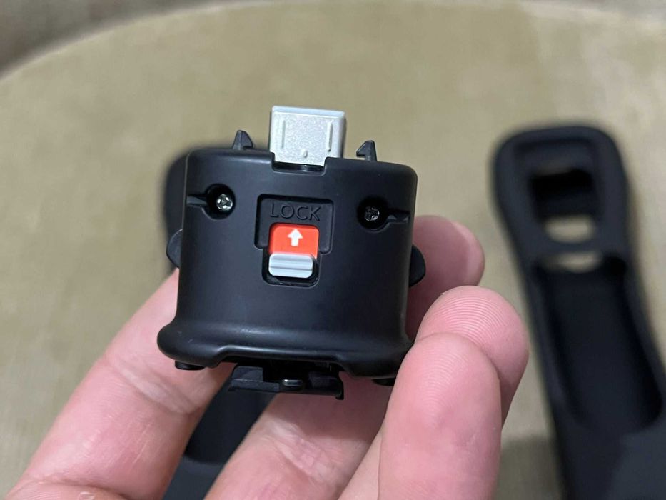 Set 2 Adaptoare Motion Plus Nintendo WII plus huse silicon originale