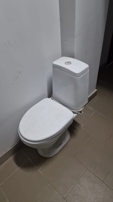 Унитаз б/у белый