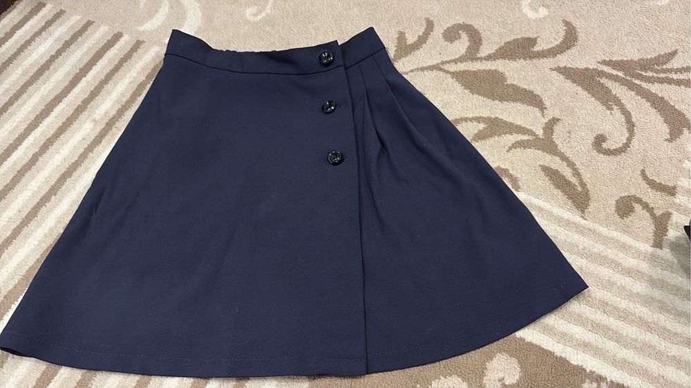 Продам школьную блузку и юбку