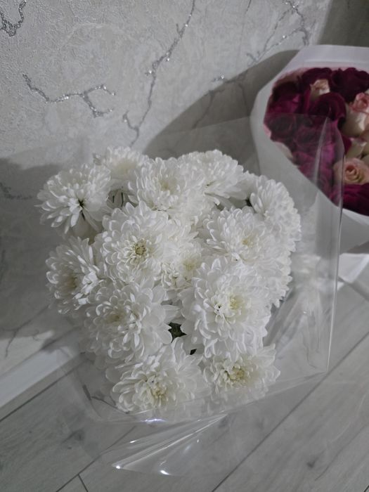 Продаю цветы белые.