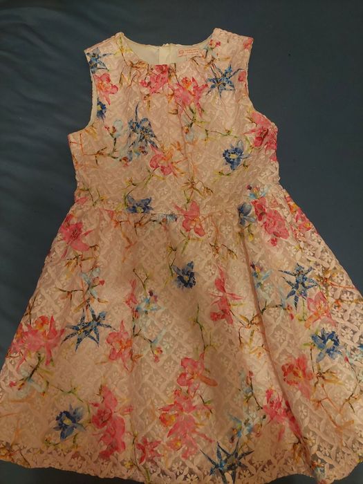 Детска рокля размер 146см.