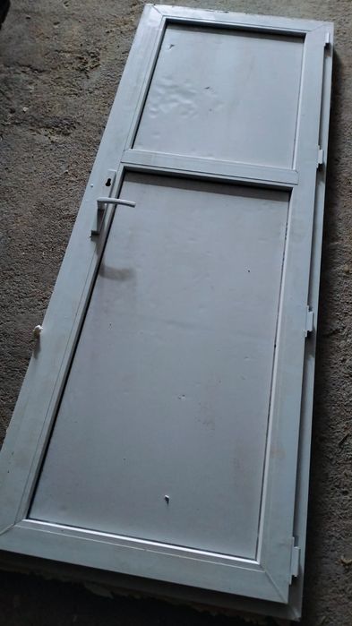 Продам двери пластиковые