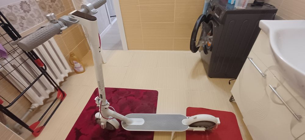 Продается Электросамокат Xiaomi Electric Scooter 3 Lite.