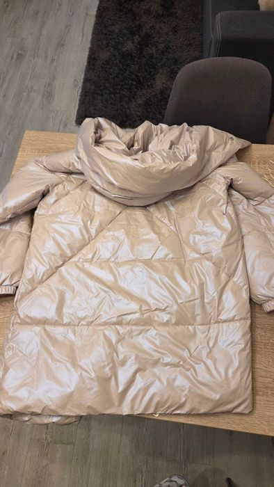 Дамска шуба над коляното.