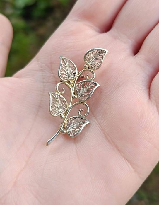 Veche brose model filigran, floral, Argint 835, Germania