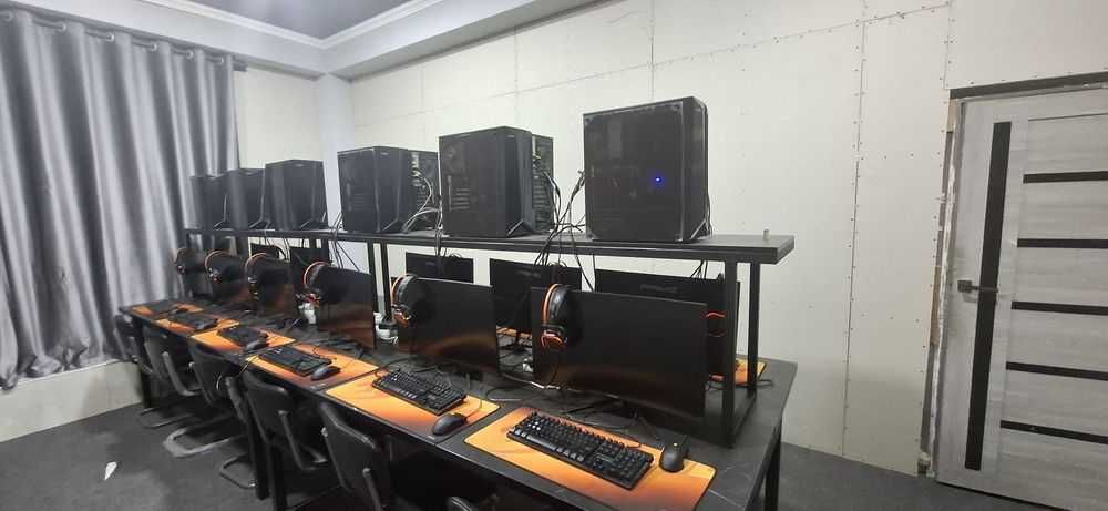 Столы для компютерного клуба