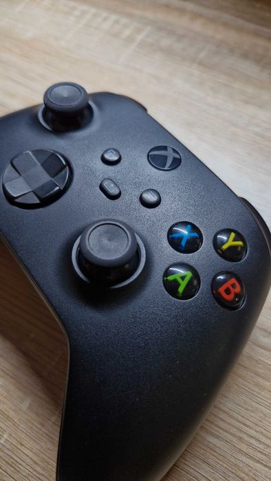 Xbox Series X impecabil – Manetă + Accesorii originale