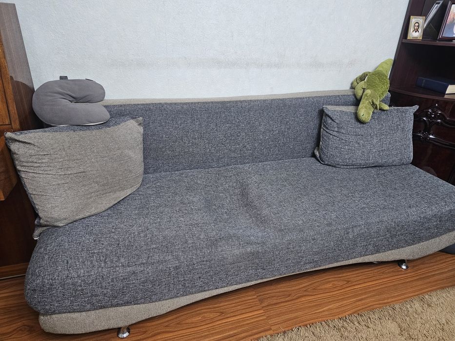 Продам диван б/у.