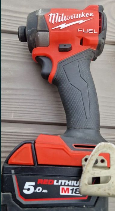 Vând inpact  Milwaukee