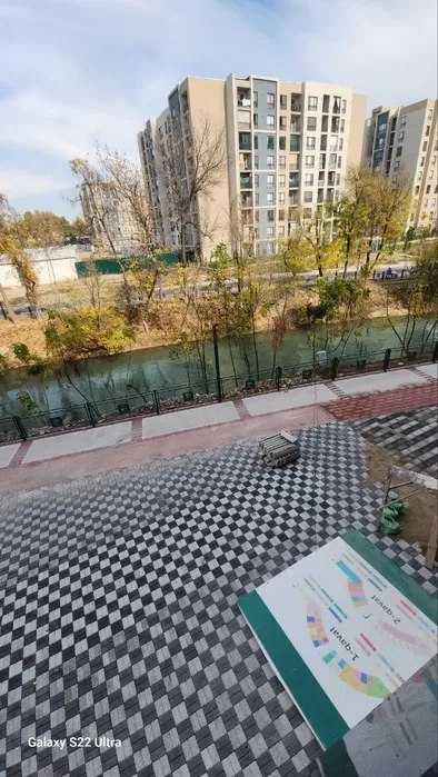 Сдаётся в аренду четырёх этажное здание.