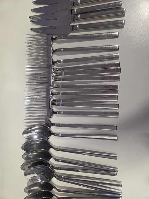 Комплект прибори за хранене KARACA