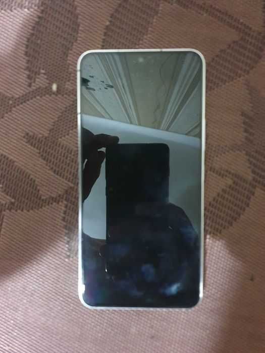 Продам телефон Samsung S22!