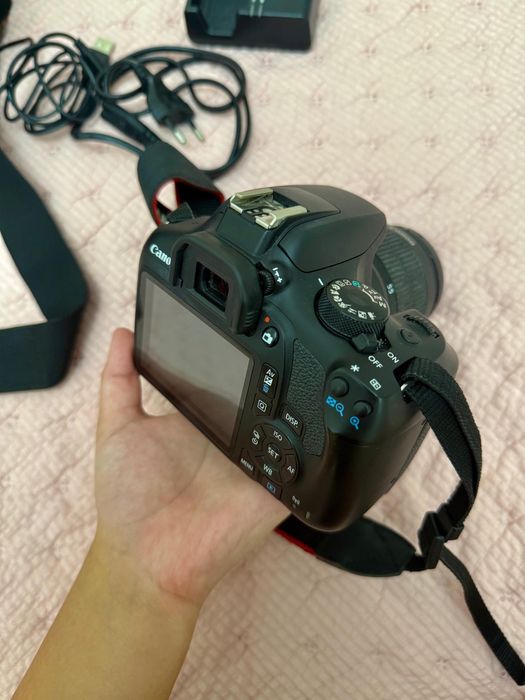 Продам Canon EOS1300D