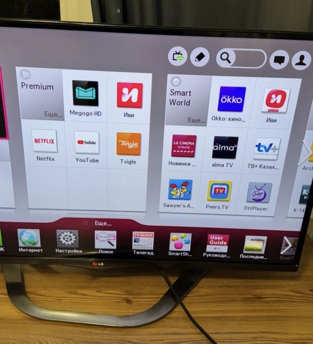 Телевизор LG на подставке