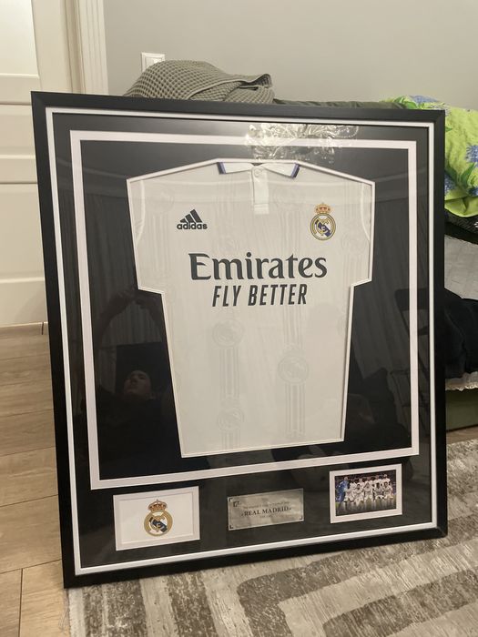 Футбольная форма в рамке реал мадрид оригинал