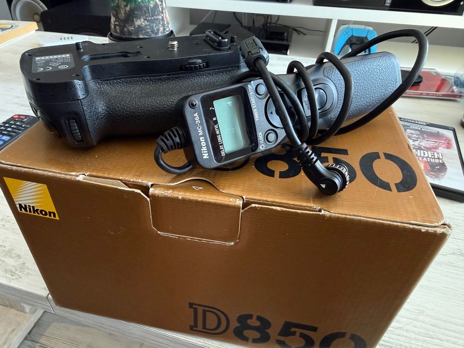 Nikon D850 + Battery Grip, пълен комплект, неразличим от нов